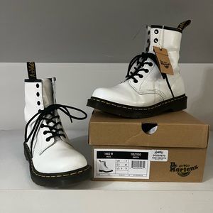 Dr. Martens 1460 Smooth Boots in White (W9 / M8)